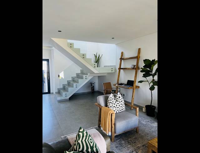 3 BEDROOM HOUSE FOR SALE IN SANDOWN